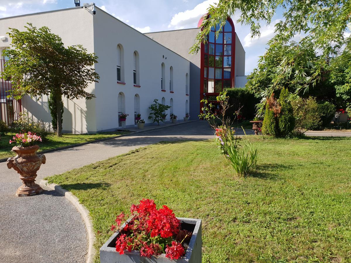 L'Abribis Hotel Фирмини Екстериор снимка